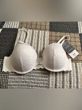 Parisian Works White Lace Front-Close Push-Up Bra